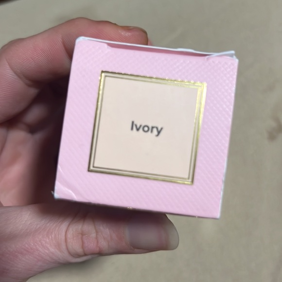 🌙💕Too Faced Ivory Born This Way Undetectable Foundation - Picture 8 of 10